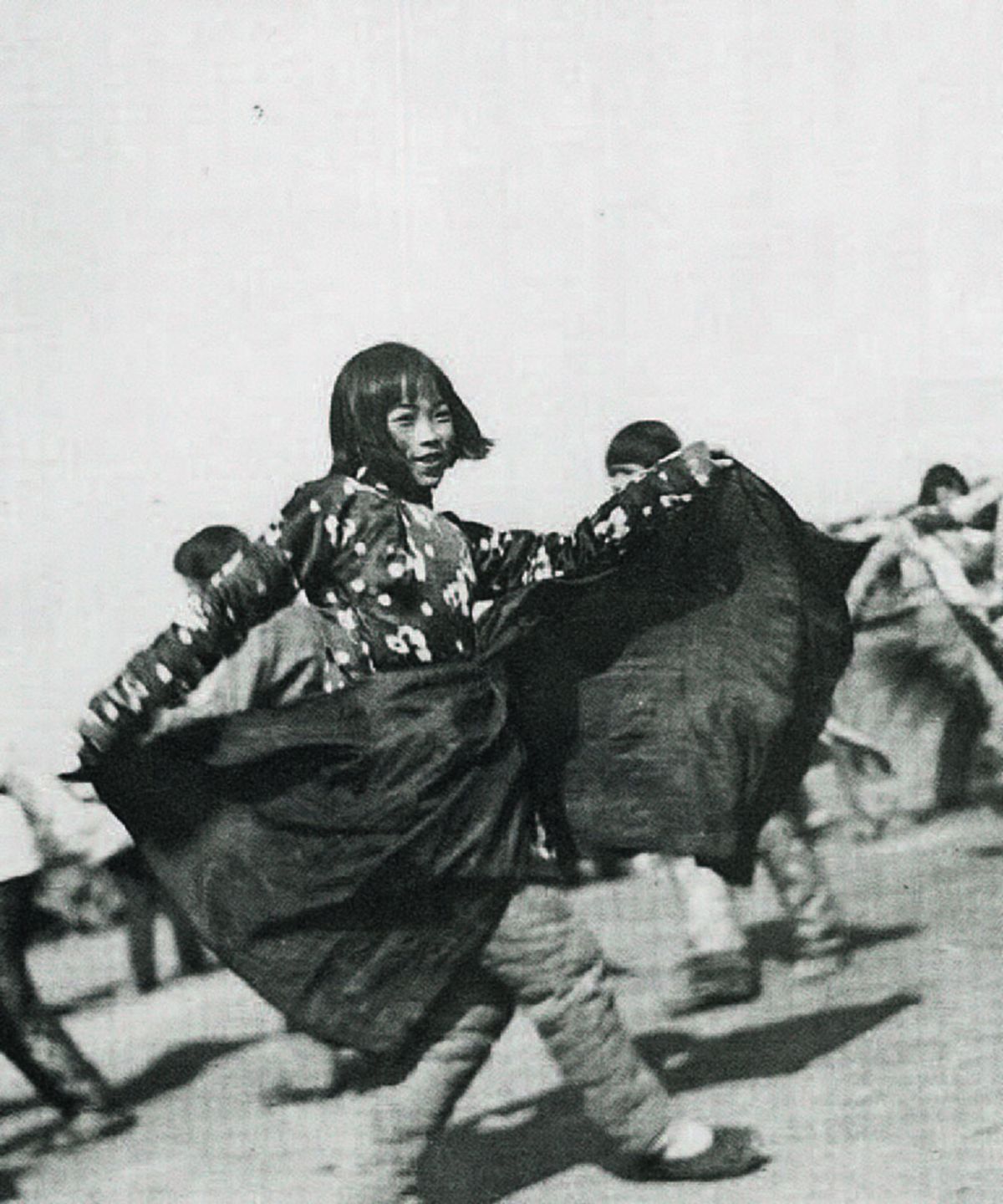 1945 年 · 群众扭秧歌庆祝抗战胜利